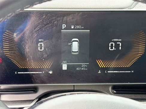 Used 2025 Kia Carnival FWD image 13