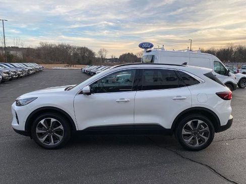 Certified 2023 Ford Escape Platinum w/ Premium Technology Package image 4