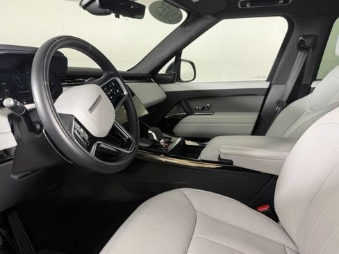 Used 2025 Land Rover Range Rover Sport SE AWD/4WD image 6