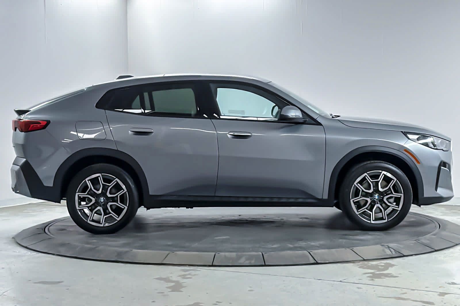 Used 2026 BMW X2 xDrive28i AWD/4WD image 8