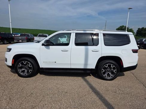 Used 2023 Jeep Wagoneer Series III w/ Preferred Equipment Group image 32