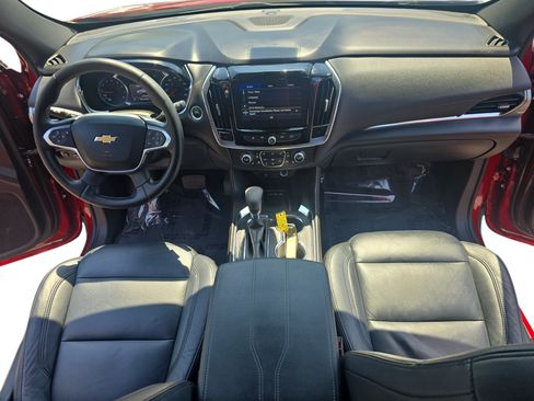Used 2023 Chevrolet Traverse LT FWD image 9