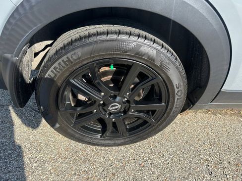 Used 2023 Nissan Kicks SR image 10