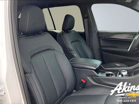 Used 2024 Jeep Grand Cherokee Altitude image 19