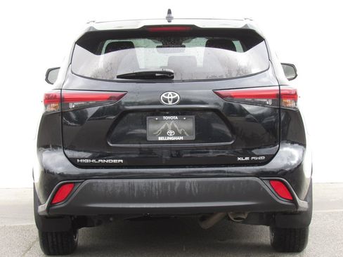 Used 2024 Toyota Highlander XLE AWD/4WD image 7