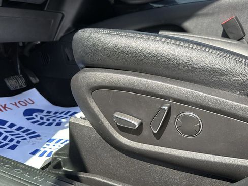 Used 2023 Lincoln Nautilus FWD w/ Premium Package image 7