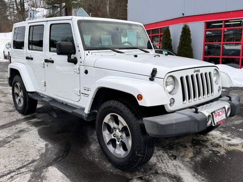 Used 2018 Jeep Wrangler Unlimited Sahara image 2