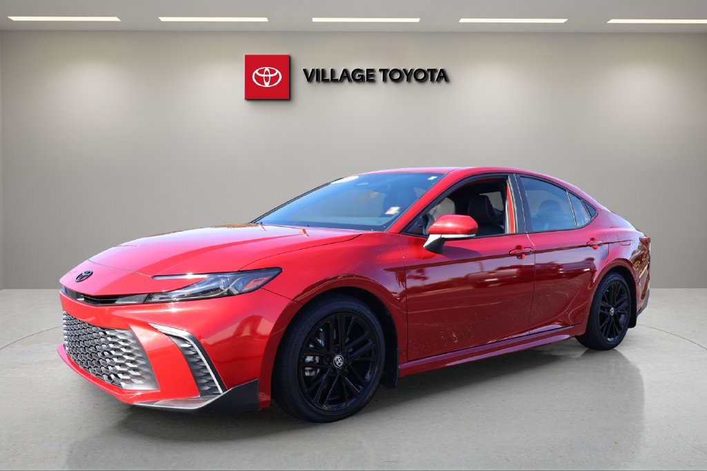 Used 2025 Toyota Camry SE w/ Convenience Package FWD image 1
