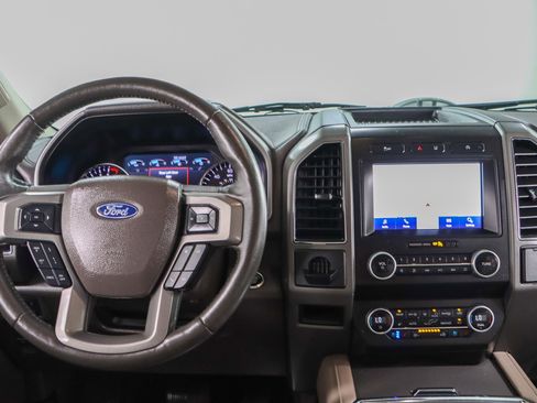 Used 2021 Ford Expedition XLT image 18