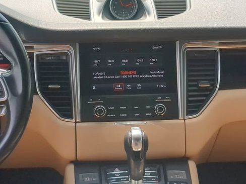 Used 2018 Porsche Macan AWD/4WD image 19