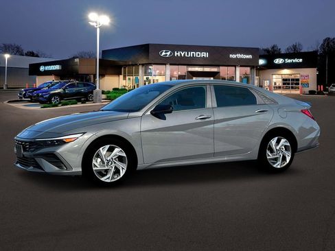 New 2025 Hyundai Elantra Sport image 2