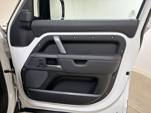 Used 2023 Land Rover Defender 110 X-Dynamic SE image 23