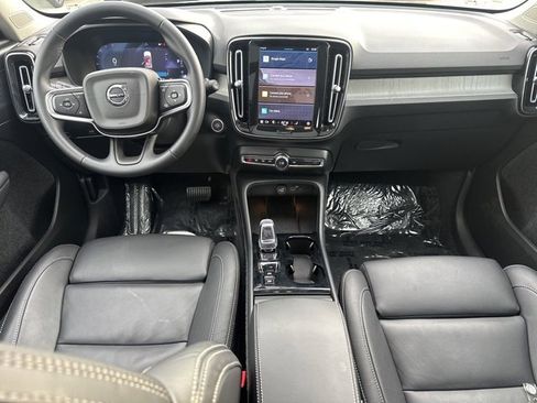 Certified 2025 Volvo XC40 B5 Plus image 15