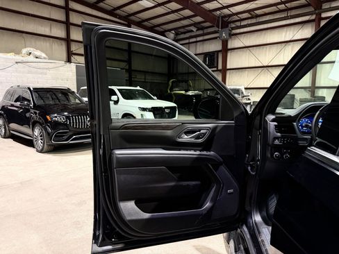 Used 2022 Chevrolet Tahoe LT w/ Luxury Package RWD image 12