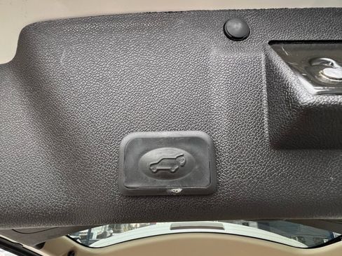 Used 2012 GMC Acadia Denali image 9