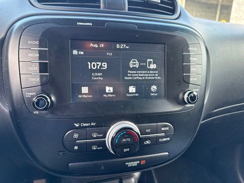 Used 2018 Kia Soul w/ Convenience Package FWD image 6