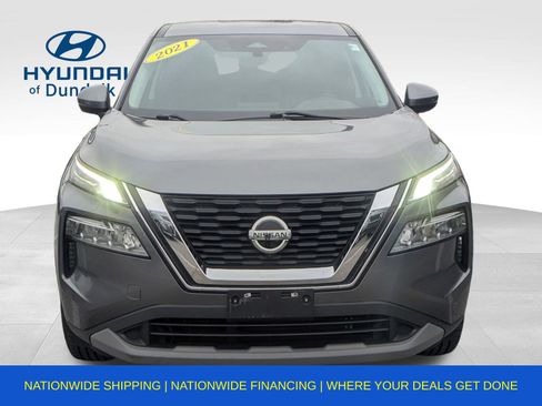 Used 2021 Nissan Rogue SV image 2