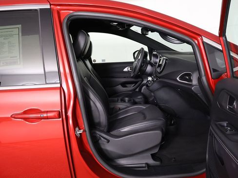 Used 2025 Chrysler Pacifica Select FWD image 29