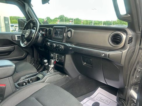 Used 2022 Jeep Gladiator Sport AWD/4WD image 23