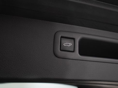 Used 2023 Toyota Highlander XLE image 13