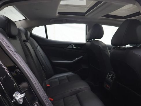 Used 2023 Nissan Maxima Platinum w/ Sport Mat Group FWD image 12