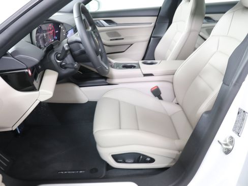 Used 2025 Porsche Taycan image 7