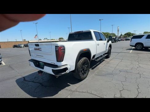 Used 2024 GMC Sierra 2500 AT4 w/ AT4 Preferred Package AWD/4WD image 8