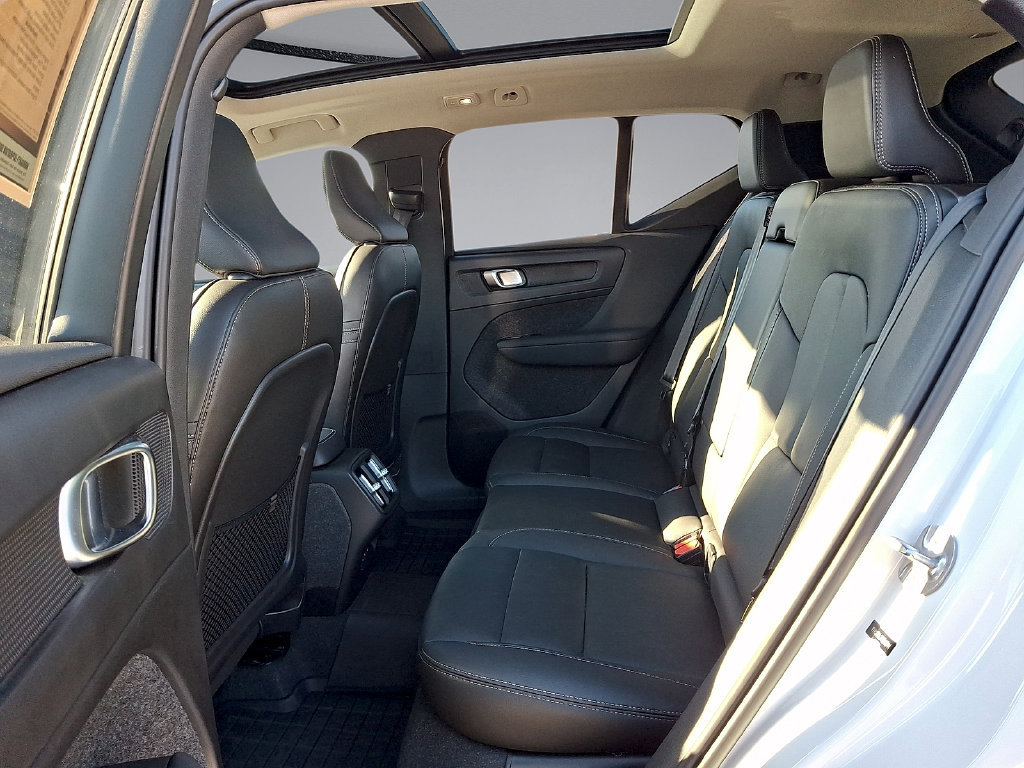 Certified 2024 Volvo XC40 B5 Plus w/ Protection Package Premier AWD/4WD image 26