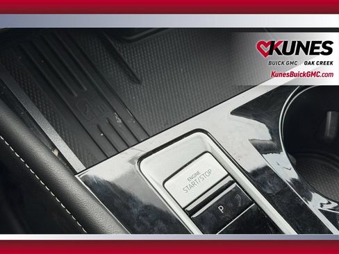Used 2025 Volkswagen Atlas SE FWD image 32