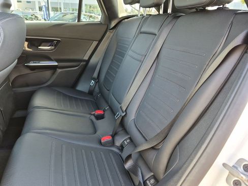 Used 2025 Mercedes-Benz GLC 350e 4MATIC image 23
