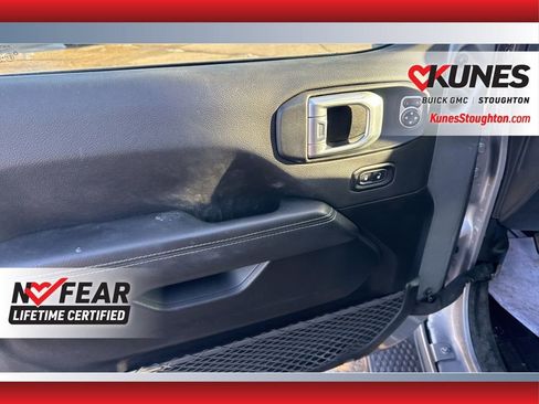 Used 2021 Jeep Wrangler Unlimited Sahara w/ Uconnect 4C Nav & Sound Group AWD/4WD image 19