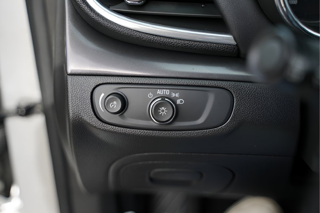 Used 2022 Buick Encore Preferred w/ Safety Package FWD image 18
