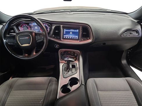 Used 2019 Dodge Challenger SXT image 9