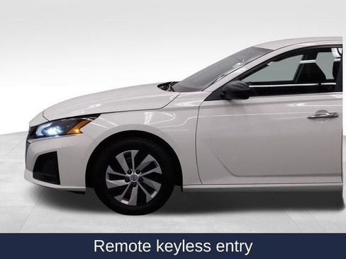 Used 2024 Nissan Altima 2.5 S image 7