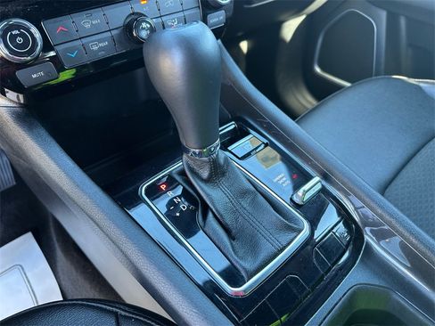 Used 2024 Jeep Compass Latitude image 28