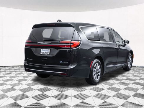 Used 2023 Chrysler Pacifica Limited FWD image 12