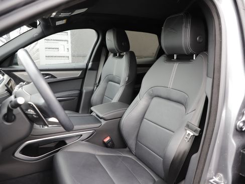 Certified 2025 Jaguar F-PACE R-Dynamic S image 18