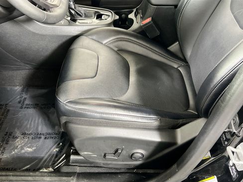 Used 2022 Jeep Cherokee Limited image 18