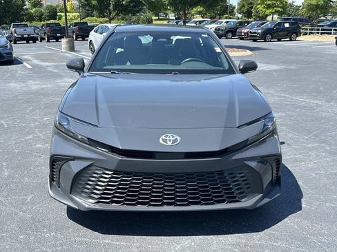 Used 2025 Toyota Camry SE w/ Convenience Package FWD image 9