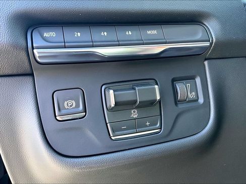 New 2026 Cadillac Escalade ESV Sport AWD/4WD image 18