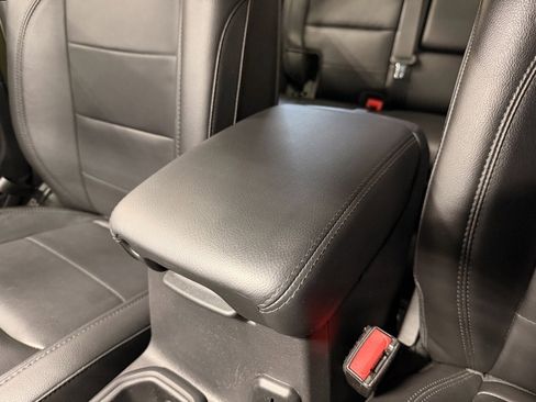 Used 2022 Jeep Wrangler Unlimited Sahara image 38