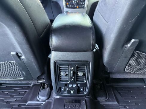 Used 2018 Jeep Grand Cherokee High Altitude RWD image 38