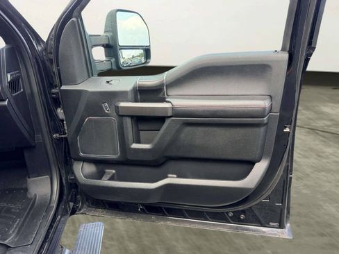 Used 2018 Ford F150 Lariat w/ Equipment Group 502A Luxury AWD/4WD image 25