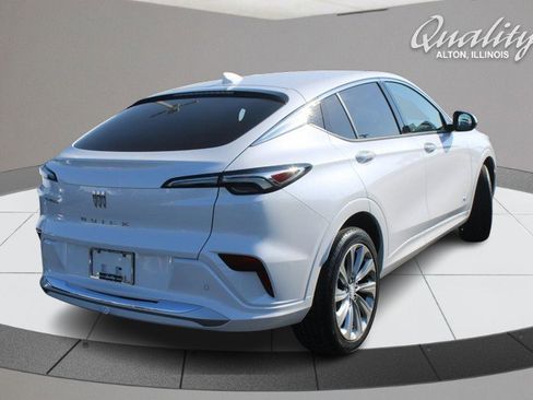 Certified 2025 Buick Envista Avenir image 4