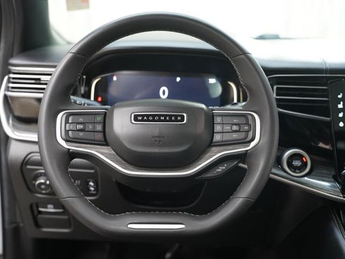 Used 2022 Jeep Wagoneer Series II w/ Premium Group I image 12