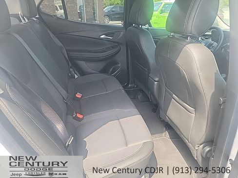 Used 2025 Buick Encore GX Preferred AWD/4WD image 19