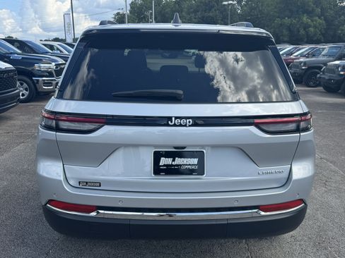 Used 2024 Jeep Grand Cherokee Laredo RWD image 6
