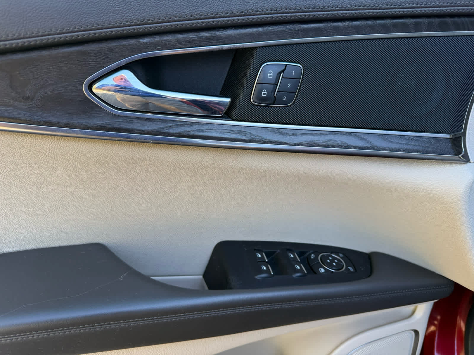 Used 2019 Lincoln Nautilus Select FWD image 12