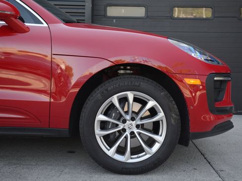 Certified 2026 Porsche Macan AWD/4WD image 11