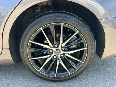 Used 2022 Toyota Camry SE w/ Convenience Package FWD image 14